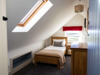 Single Bedroom (upstairs)